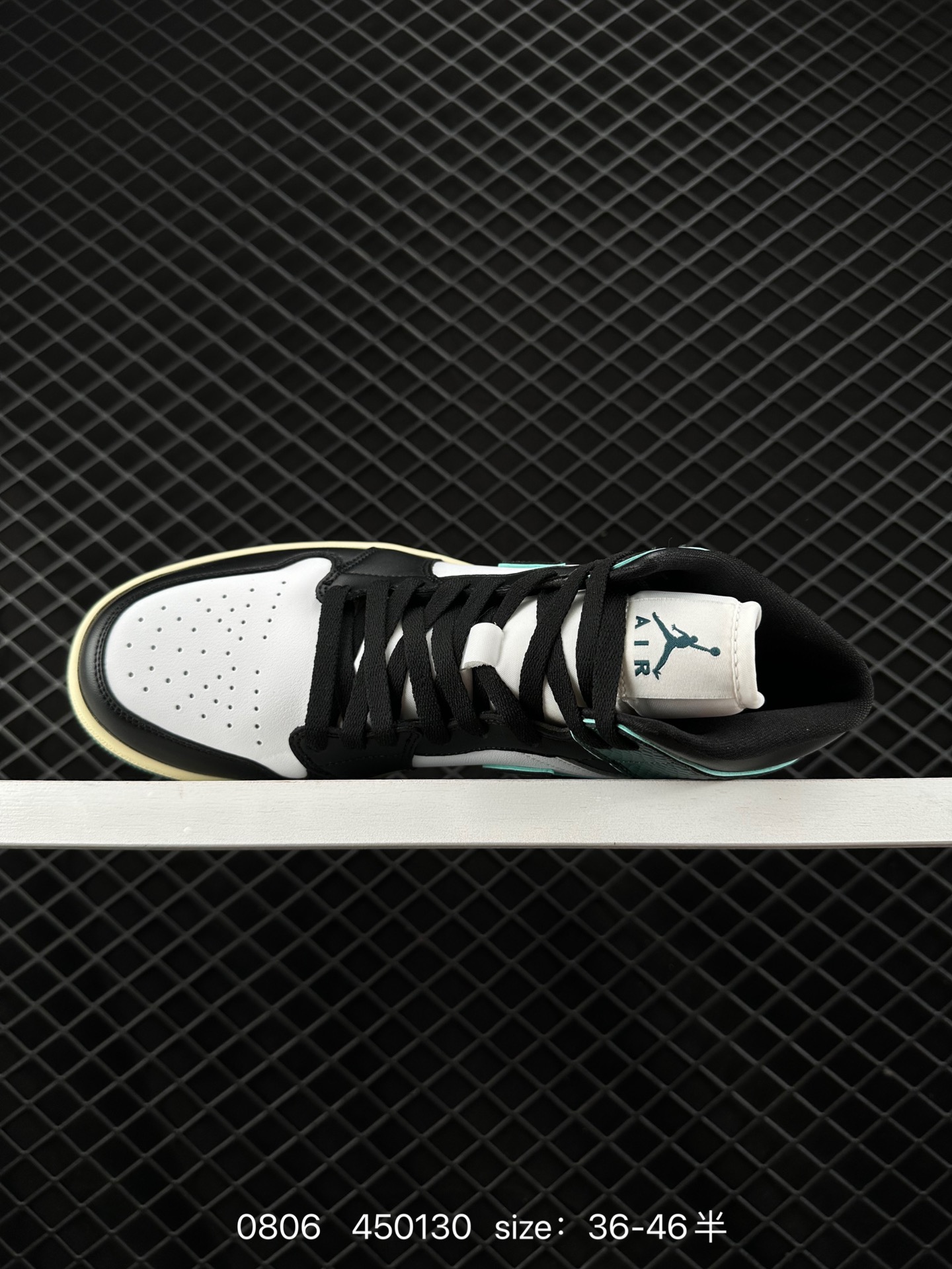 （NIKE）AIR JORDAN 1 MID